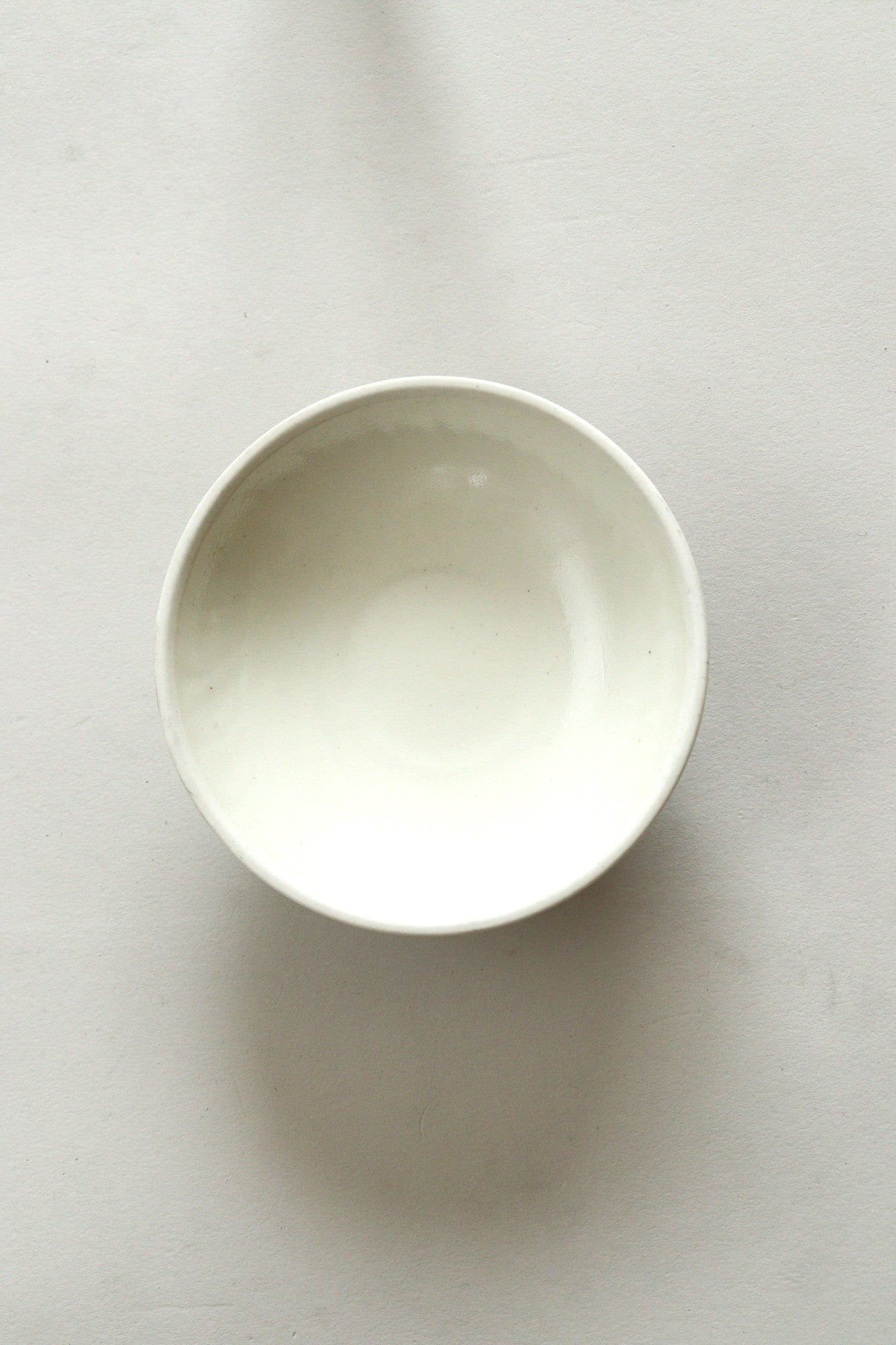 3103-0010 有田焼 華山窯 流水草花彫小蓋物
(12.7φ×H8.6)
