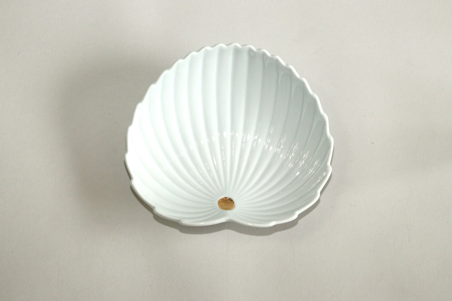 3102-0009 有田焼 華山窯 白磁金彩