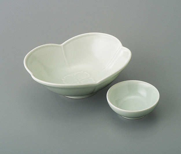 3102-0022 有田焼 華山窯 青磁マット四ツ葉