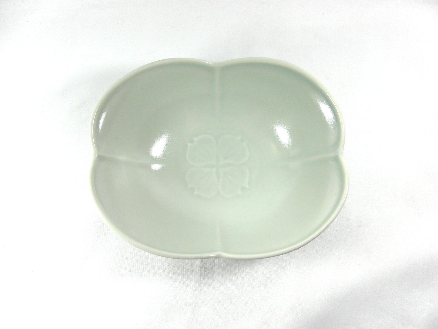 3102-0022 有田焼 華山窯 青磁マット四ツ葉