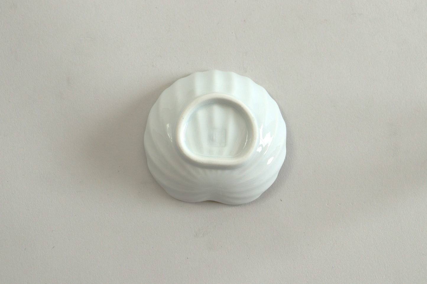 3102-0009 有田焼 華山窯 白磁金彩