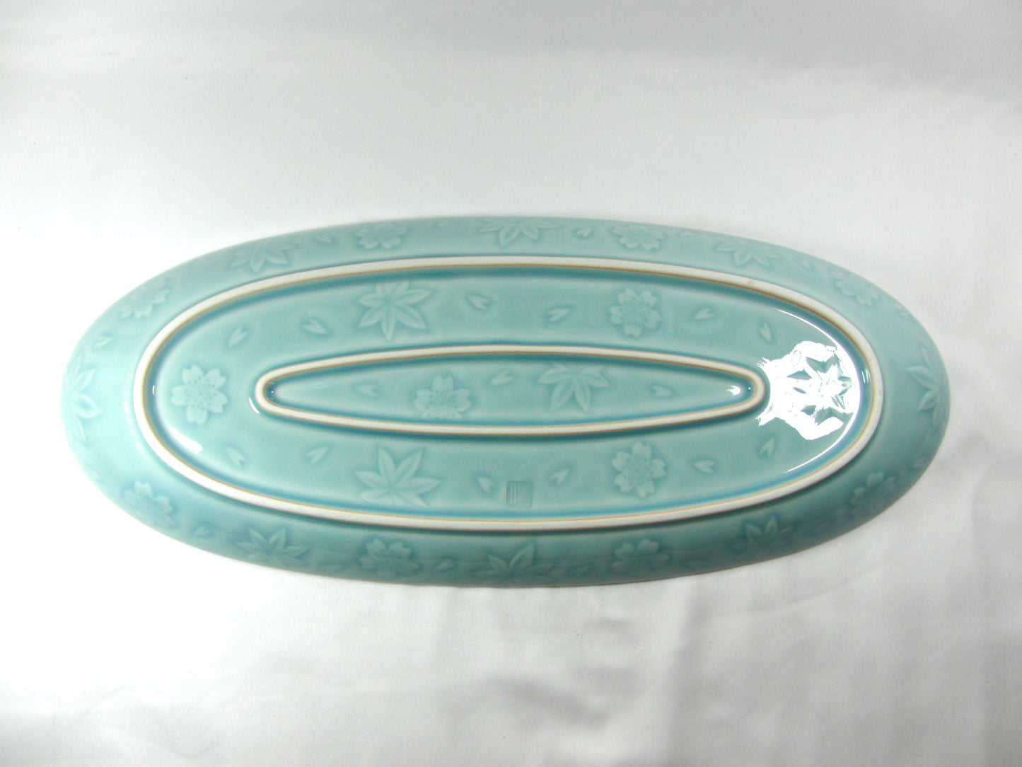 3101-0040　有田焼 華山窯 青磁尺2寸皿
（36.2×15.3×H2.7）