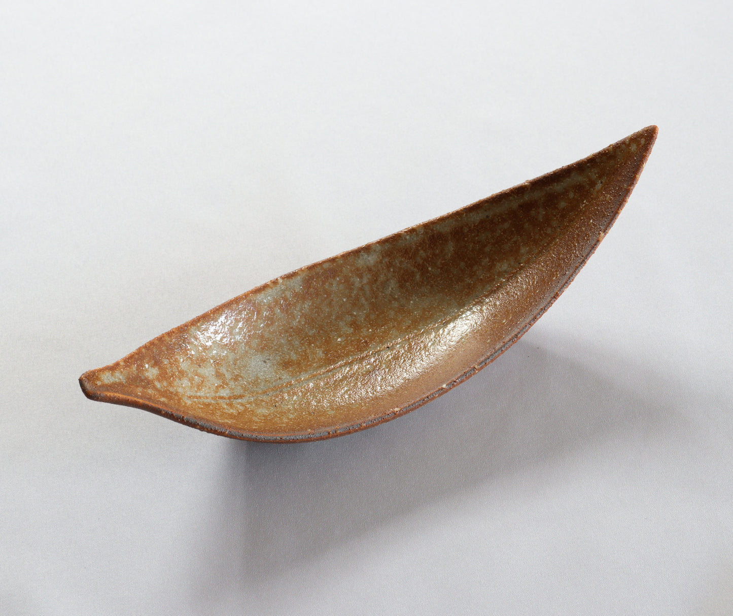 3102-0204　美濃焼　ハイブリッド陶器・磁器
笹葉小付 （15.5×5.4×H5.5）